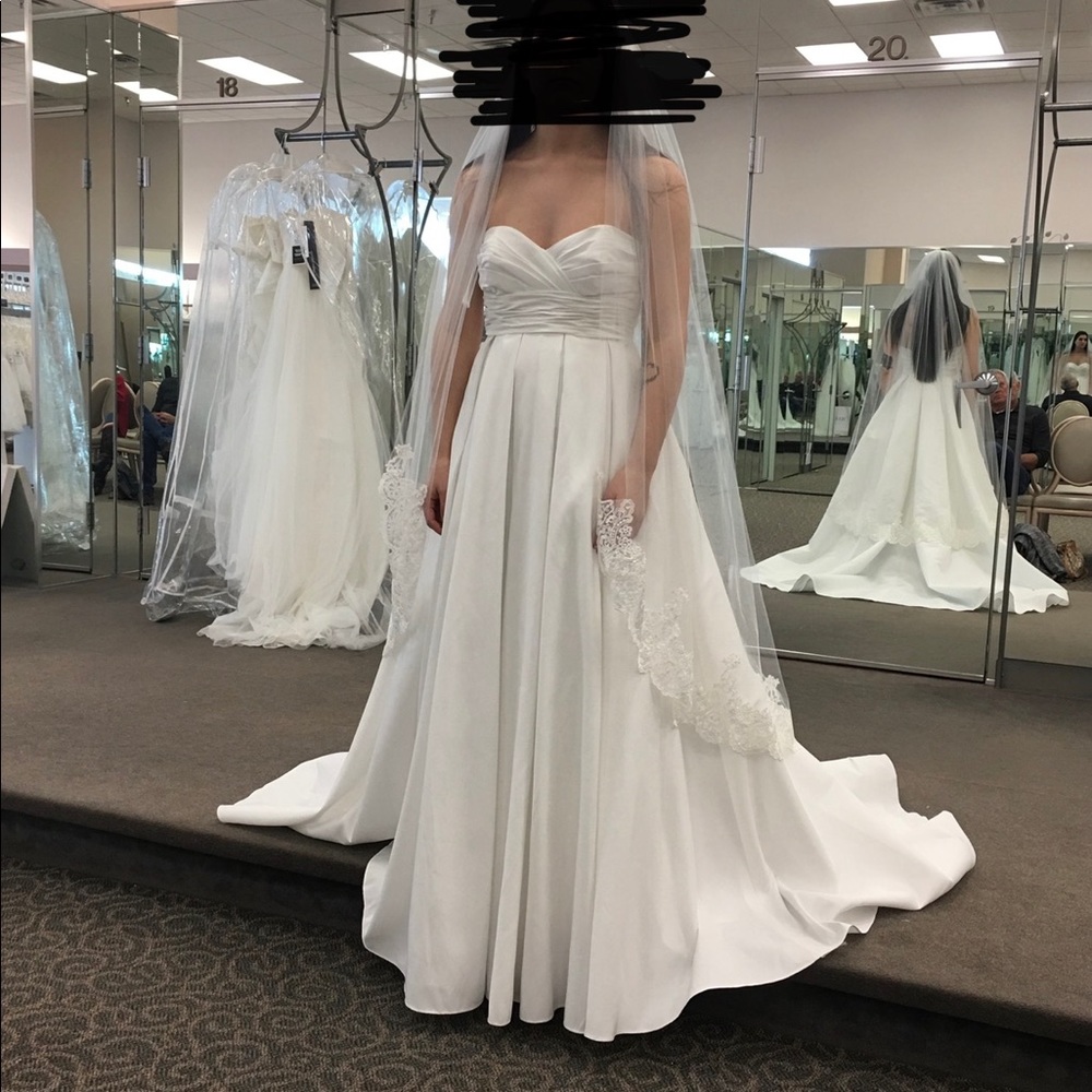Wedding dress, brand new, never worn, white, size 6